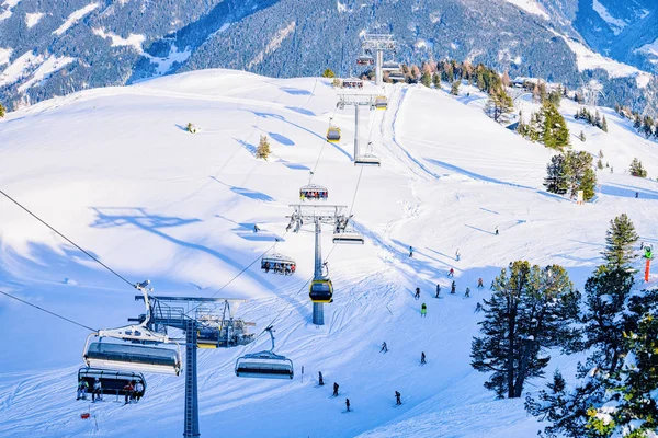 Kabelbilar och stolslyftar på Penken Tyrol i Österrike — Stockfoto