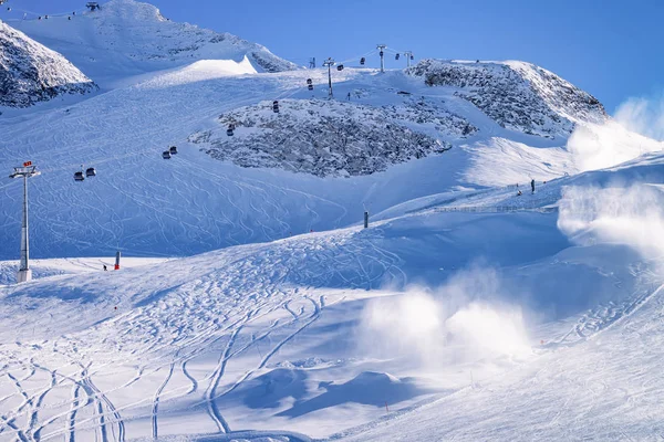 Hintertux冰川滑雪胜地奥地利的缆车 — 图库照片