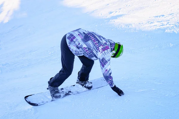 Man snowboardozó Penken Park síközpont Ausztria — Stock Fotó