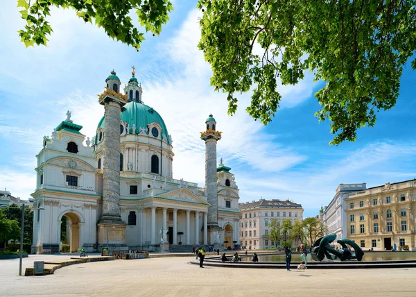 Iglesia de Karlskirche en Karlsplatz en Viena Austria —  Fotos de Stock