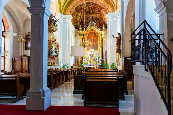 Interiér farního kostela sv. Bartoloměje ve Slovenské Bistrici — Stock fotografie