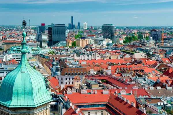 Vista aérea panorámica desde Stephansdom en el centro histórico de Viena — Foto de Stock