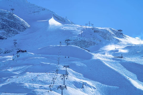 Kabelbilar på Hintertux Glacier skidort i Österrike — Stockfoto