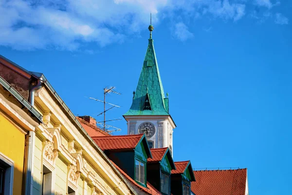 Torre del municipio e tetti della città vecchia di Varazdin — Foto Stock