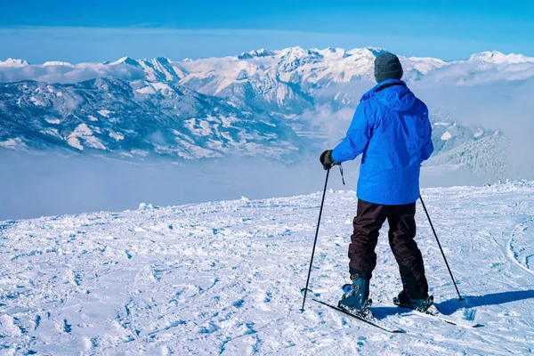 Uomo Sciatore sciare nella località sciistica Zillertal Arena Austria — Foto Stock