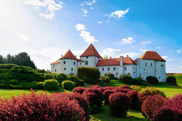 Zamek na ulicy w starym mieście Varazdin w Chorwacji — Zdjęcie stockowe