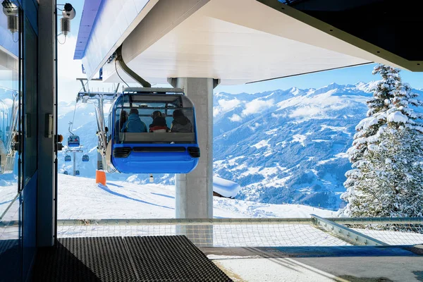Kabelbilar i Zillertal Arena skidort i Tyrolen Österrike — Stockfoto