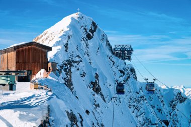 Hintertux Buzul kayak merkezi Avusturya 'daki kablolu arabalar