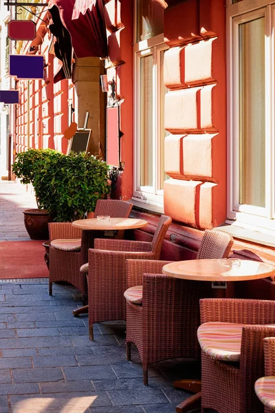 Street cafe v Ptuj staré centrum města ve Slovinsku — Stock fotografie