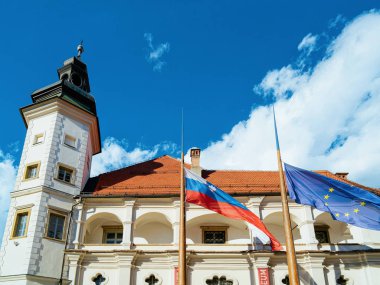 Maribor Kulesi ve Maribor Bayrakları
