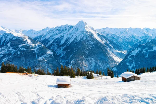 Panorama of ski resort town Mayrhofen chalet houses Austria — Stock Photo, Image