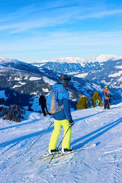 Avusturya 'daki Penken Park' ta kayak yapan insanlar. — Stok fotoğraf