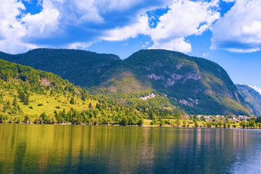 Slovenya 'nın Bohinj Gölü' nde Manzara