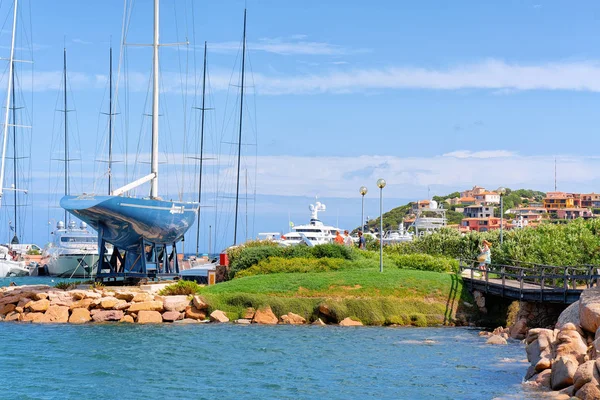Marina és luxus jachtok Földközi-tenger Porto Cervo — Stock Fotó