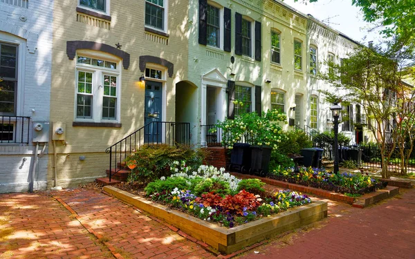 Edificios blancos en las calles de Washington DC reflex — Foto de Stock