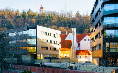 Graz refleksindeki apartman evleri ev mimarisi