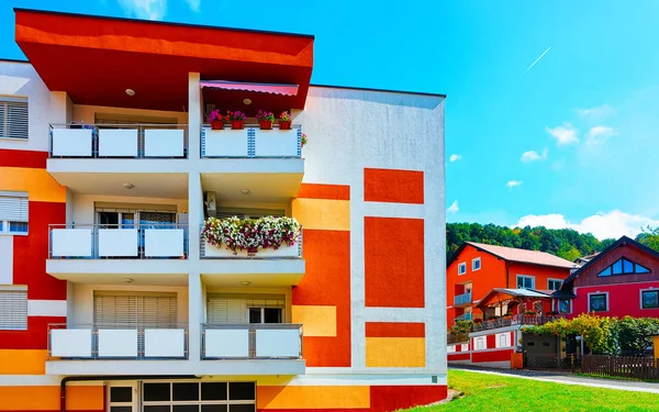 Modernes wohnhaus in maribor slowenien reflex — Stockfoto