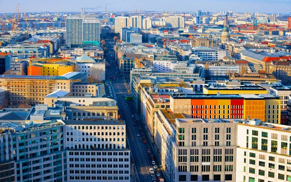 Letecký pohled na moderní stavební architektury nákupní ulice Potsdamer Platz reflex — Stock fotografie