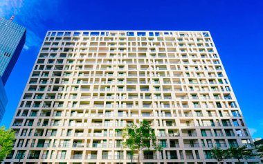 Modern apartman dairesi ve apartmanın dış tarafı Viyana refleksi.