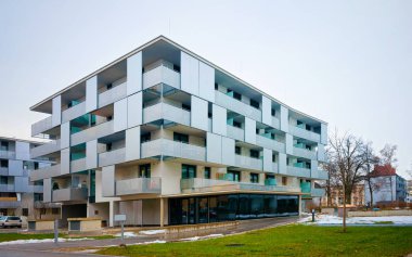 Modern apartman daireleri Salzburg kar refleksinin dış tarafında.