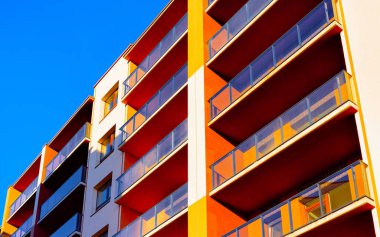 Ev cephesi ve fotokopi alanı refleksi için boş bir yer.