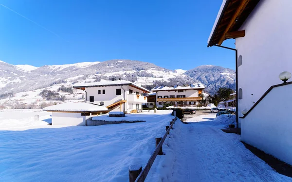 Architektura domu z Mayrhofen w dolinie Zillertal w Tyrolu Odruch Austrii — Zdjęcie stockowe