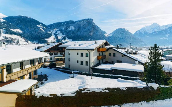 Architektura domu w Mayrhofen w dolinie Zillertal w Tyrolu Odruch Austrii — Zdjęcie stockowe