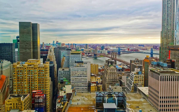 Vista aérea no reflexo da Baixa Manhattan em Nova Iorque — Fotografia de Stock