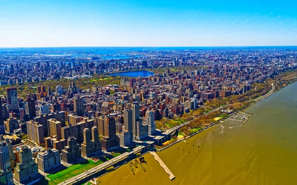 Небо над Нью-Йорком окрасилось в цвета США — стоковое фото