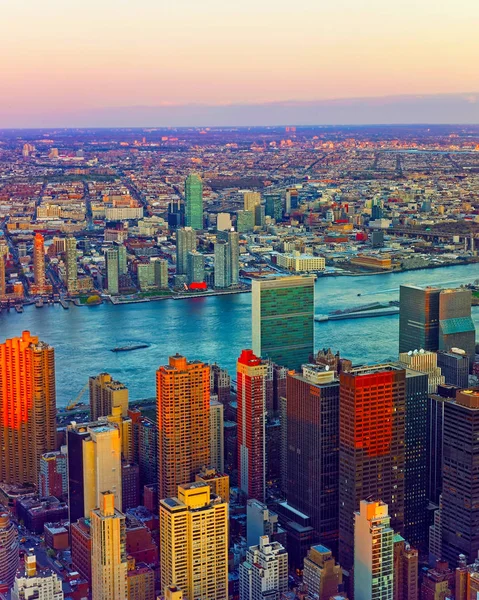 Вид с воздуха на рефлекс Midtown Manhattan и Long Island — стоковое фото