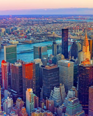 New York refleksinde Manhattan 'ın Midtown semtinde hava manzarası