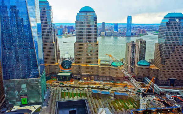 Luchtfoto van National September 11 Memorial of Financial District reflex — Stockfoto