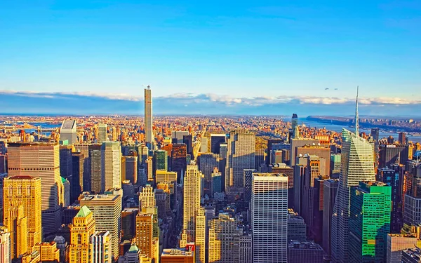 Вид с воздуха на Манхэттен на закатный рефлекс — стоковое фото