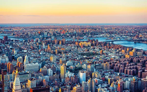 Vista aerea sui grattacieli di Manhattan e Brooklyn NYC reflex — Foto Stock