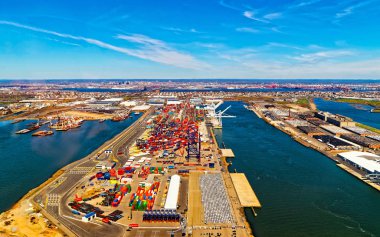 Bayonne 'da küresel konteynır terminalleri refleksle