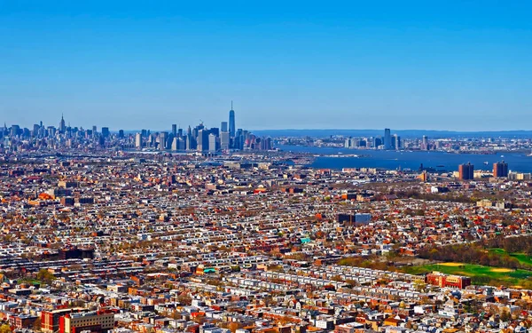 Вид с воздуха на Бруклин и Манхэттен в фоновом рефлексе — стоковое фото