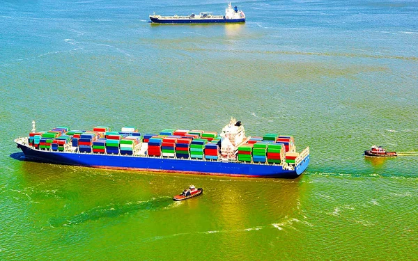 มุมมองทางอากาศของเรือคอนเทนเนอร์ Bayonne — ภาพถ่ายสต็อก
