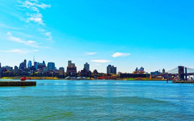 East River ve Brooklyn rıhtımı refleksli