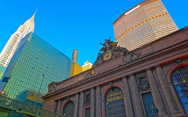 Grand Central Terminal Binası girişinin sokak manzarası refleks