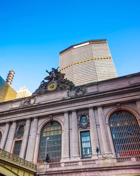 Fragment of Grand Central Terminal Building NYC reflex — Stock Photo, Image