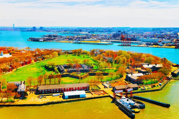 Aerial view from helicopter on Governors Island reflex — Stock Photo, Image