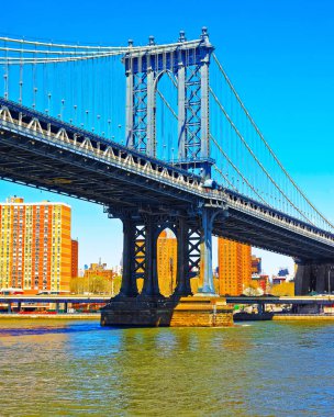 Manhattan Köprüsü 'nde Doğu Nehri refleksi
