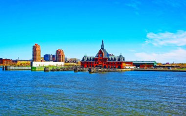Hudson Nehri refleksindeki New Jersey Terminali Merkez Demiryolu