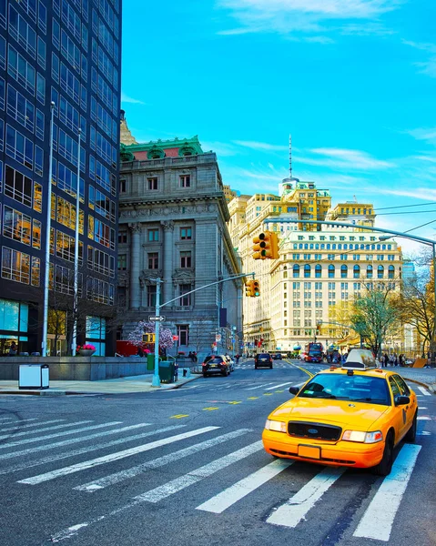 Street view in Financial District of Lower Manhattan reflex — 스톡 사진