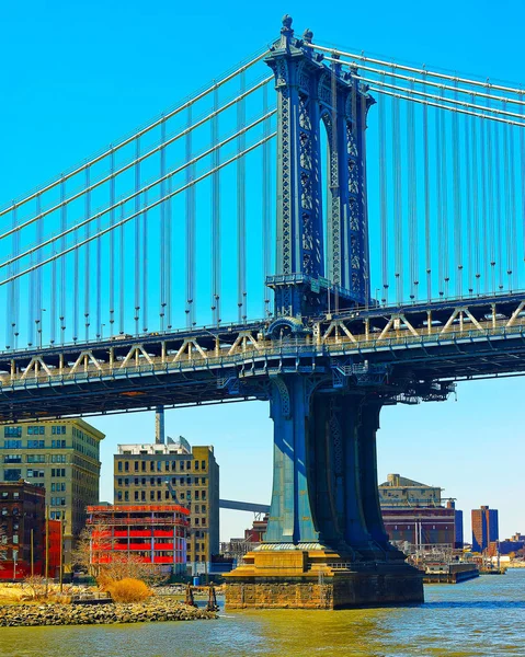 Manhattan híd East River-en reflexszel — Stock Fotó