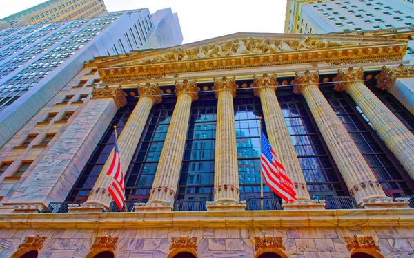 Beurs van New York op Wall Street in Lower Manhattan reflex — Stockfoto