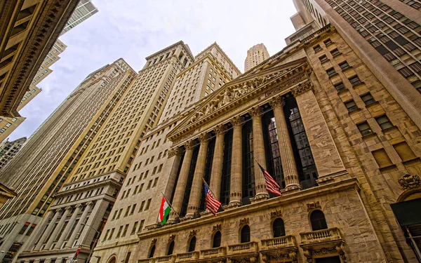 New York Stock Exchange on Wall Street reflex — Stock Photo, Image