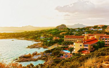 Costa Smeralda 'daki Capo Ferro' da gün doğumu Akdeniz refleksi