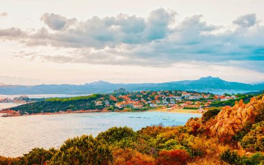 Baja Sardunya Kosta Smeralda Sardinya İtalya refleksi