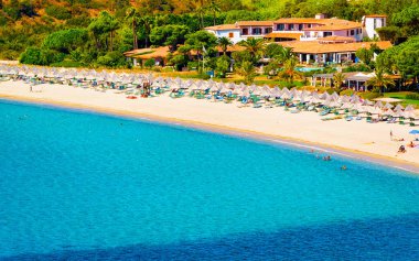 Akdeniz 'de sahili olan manzara Villasimius refleksinde
